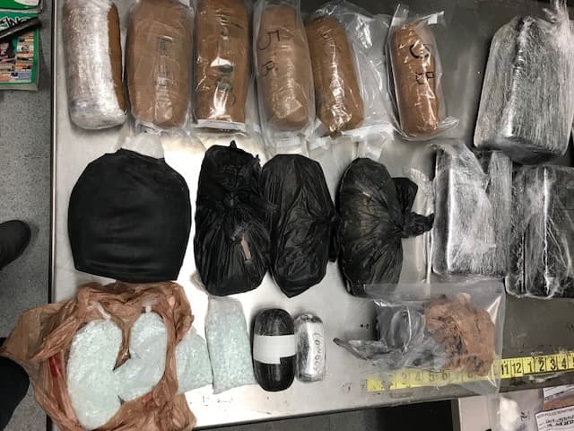 Posesión y venta de drogas