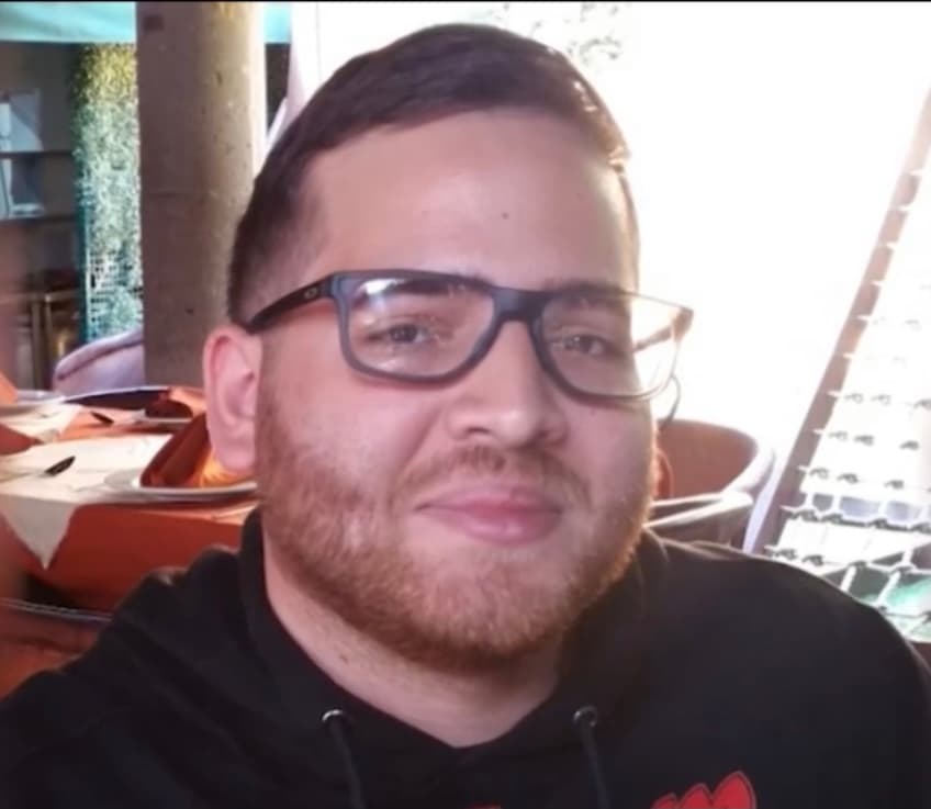 En poco más de 48 horas, todos los sueños e ilusiones del puertorriqueño Alexis Hernández se desvanecieron mientras trataba de luchar por su vida 
<b>en medio de ese incendio que consumía su departamento en Guadalajara, <a href="https://www.univision.com/temas/mexico-city">México</a> (occidente del país)</b>, adonde había llegado para estudiar medicina. 
<br>