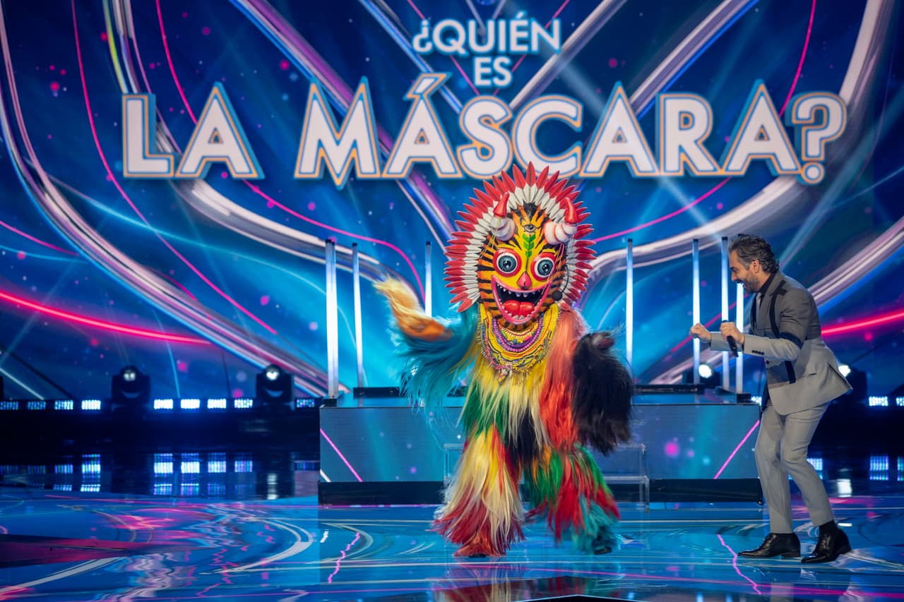 Para Yuri, la identidad de este personaje era Ana Brenda Contreras, mientras que para Juanpa Zurita se trataba de Bianca Marroquín. Galilea Montijo mantuvo la idea de que era Fernanda Castillo y Carlos Rivera apostó por Biby Gaytán.