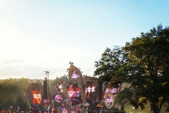 Chattahoochee Hills, en Atlanta, fue el escenario para el festival de música electrónica TomorrowWorld, durante tres días consecutivos miles de jóvenes de todo el mundo disfrutaron de Dj´s de talla internacional, en medio de una explosión de música y color. (Imágenes de Twitter)