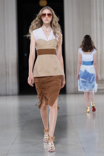 Los lentes de aviador siguen en tendencia.