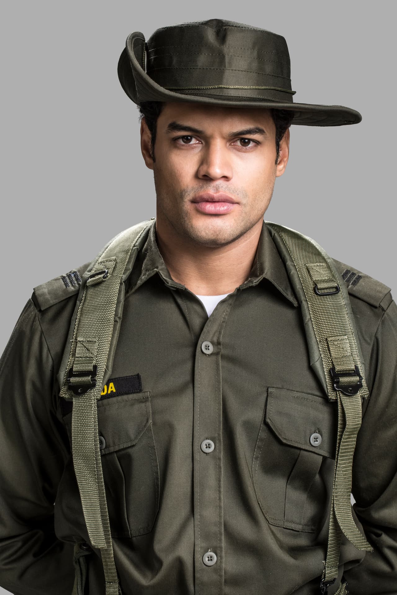 Kriss Cifuentes es el Capitán Fabricio Poveda.