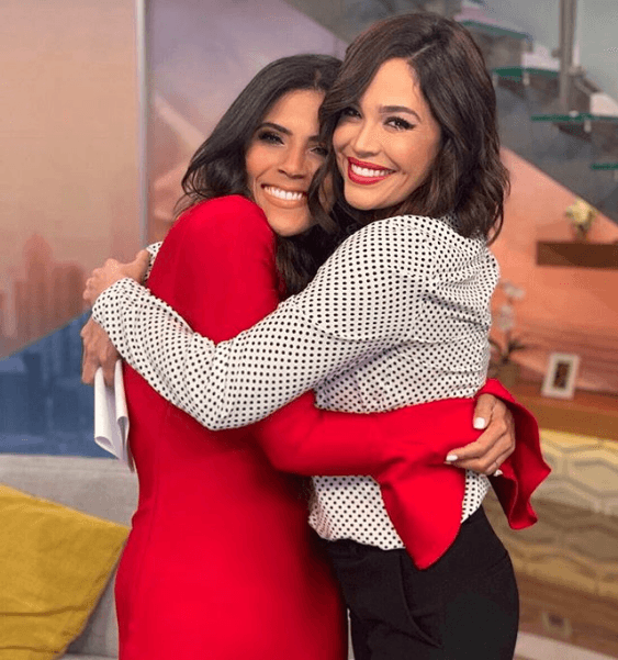 “Depende, porque hoy en día han cambiado, hay despedidas que solo se le hace a la novia con puras amigas y otras que también son de parejas, es decir, va el novio y los amigos”, señaló la conductora mexicana, quien le tiene un gran cariño a Francisca, tanto que se ha convertido en su consejera del programa.