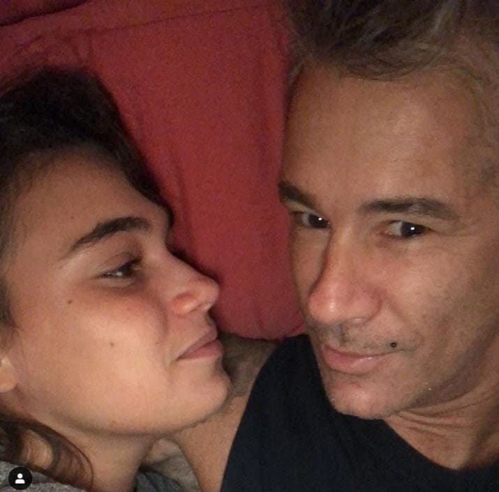 La relación de ambos ha sido señalada por algunos, quienes le critican que ella sea 30 años menor. Él aseguró este miércoles 23 de septiembre en 'Venga la alegría' que hay una "confusión" respecto a su edad, pero no especificó más. 
<br>