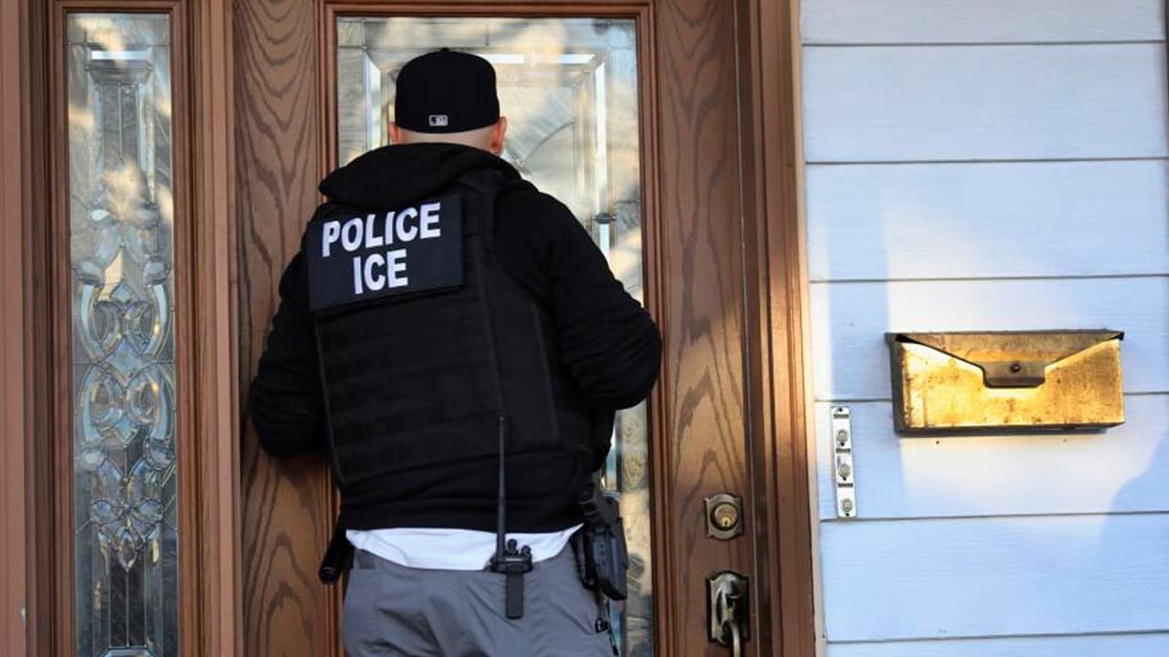 Organizaciones en California brindan ayuda a inmigrantes que temen salir de casa por deportaciones