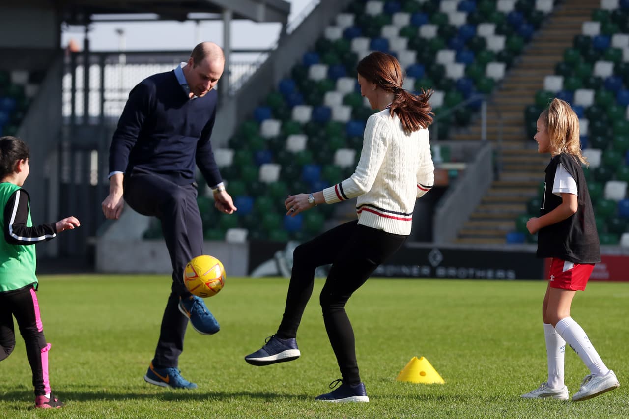 Por lo que entre risas, la duquesa de Cambridge bromeó: “Debería haberle pedido algunos consejos a George”.
<br>