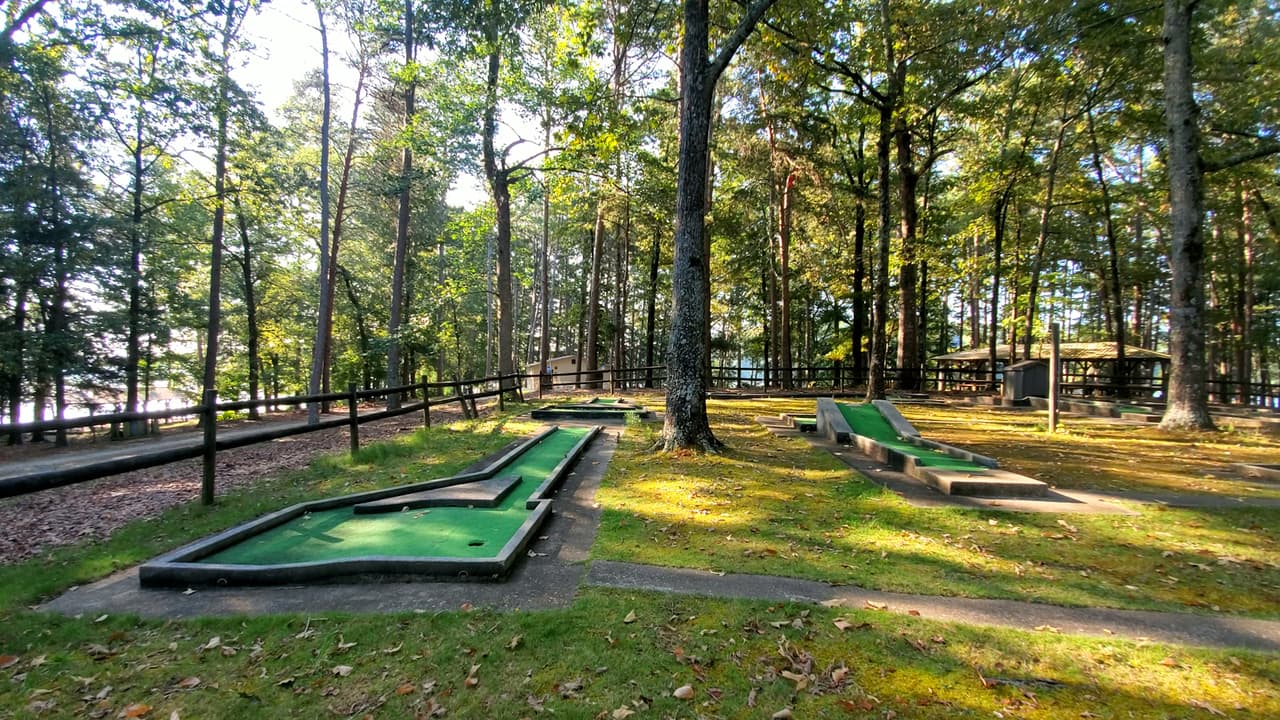 Tugaloo cuenta además con un campo de mini golf.