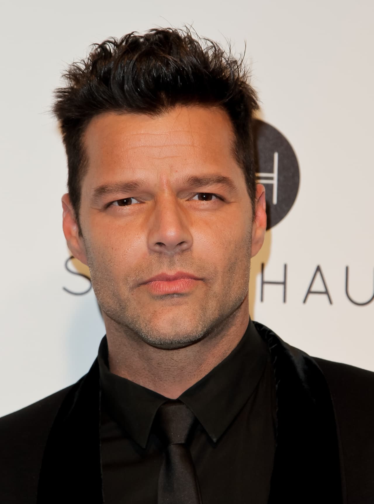 Se dijo que había fallecido en un accidente automovolístico e, incluso, se filtraron imágenes del supuesto cuerpo del cantante saltando por el aire.