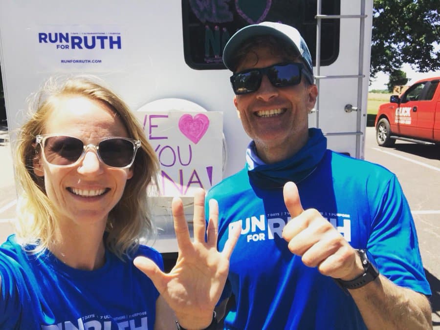 Un hombre corre 350 kilómetros para animar a su abuela a luchar contra el coronavirus