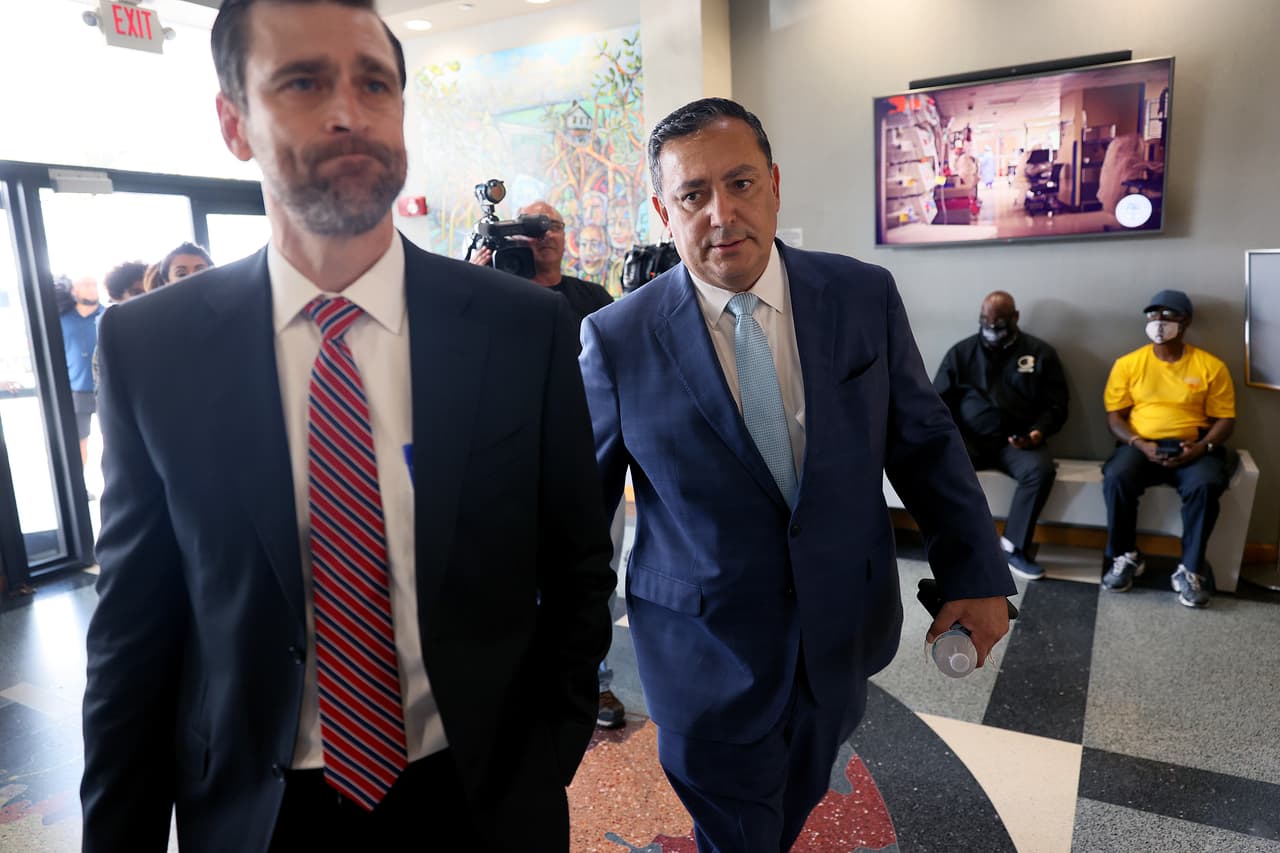 Comisión de Miami decide despedir al suspendido Jefe de Policía, Arturo Acevedo