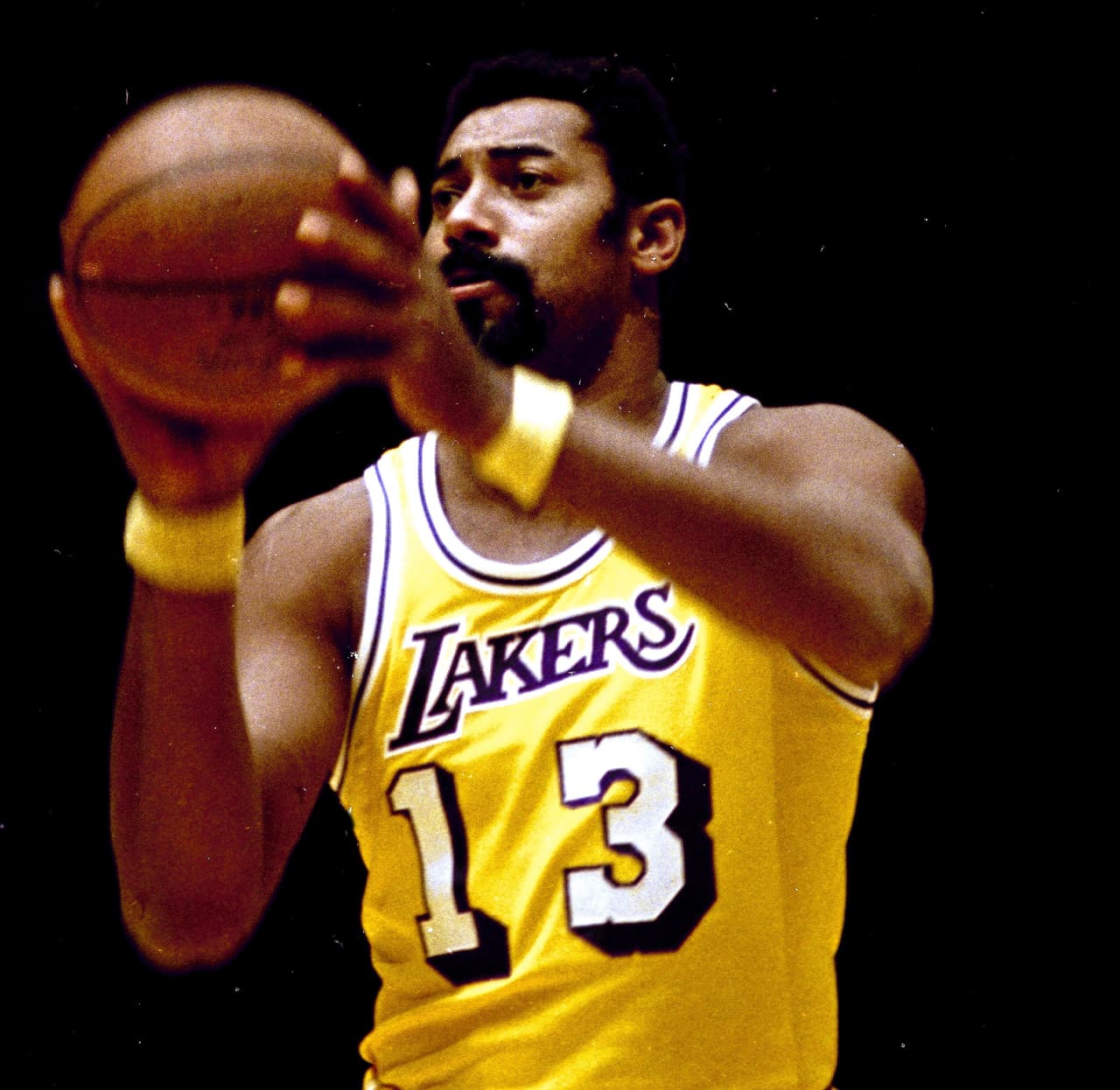 <b>6) Wilt Chamberlain</b>: El hombre de los 100 puntos en un partido, acumuló 31.419 puntos en su laureada carrera.