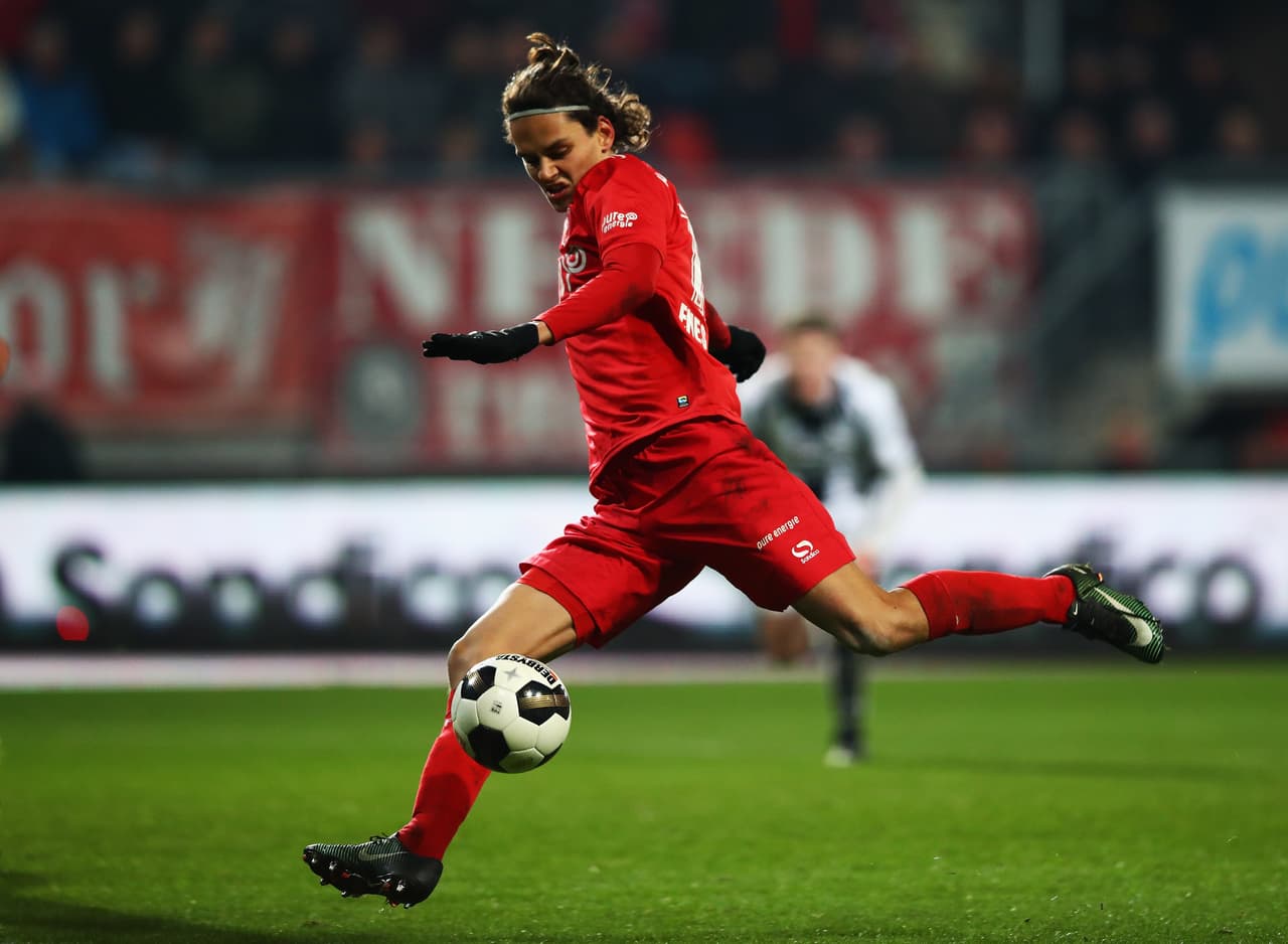 El mediocampista turco, Enes Ünal (19 años), ya está en el radar del Borussia Dortmund, un equipo que potencia el nivel de los juveniles. Twente, dueño de su ficha, no lo dejará ir por poco dinero.