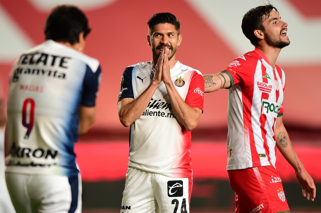 Este es el recuento de las camisetas de vistante de las Chivas. Oribe Peralta luce el uniforme para el Guard1anes 2020, hecho por Puma.