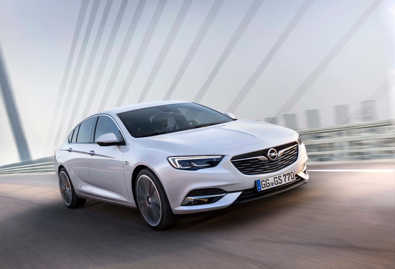 El 
<b>Buick Regal</b>, es el mismo 
<b>Opel Insignia</b> que General Motors vende con éxito en los mercados de Europa occidental (en el Reino Unido está disponible con volante a la derecha bajo el nombre de Vauxhall Insignia). La segunda generación del Opel Insignia que vemos en esta imagen será mostrado por primera vez al público en el 
<b>Auto Show de Ginebra</b> en marzo 2017.