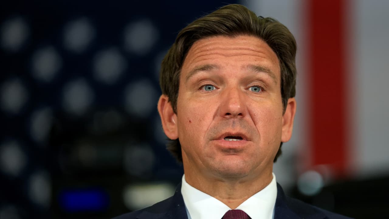 Critican al gobernador Ron DeSantis por las declaraciones que hizo sobre los manifestantes