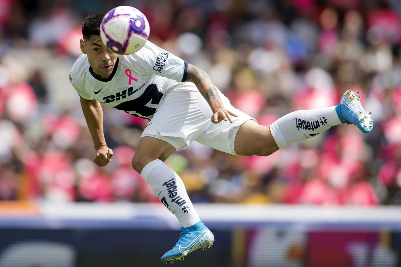 Pumas 1-2 León. Con goles de Macías y Tesillo, para La Fiera; por los locales descontó Carlos González.