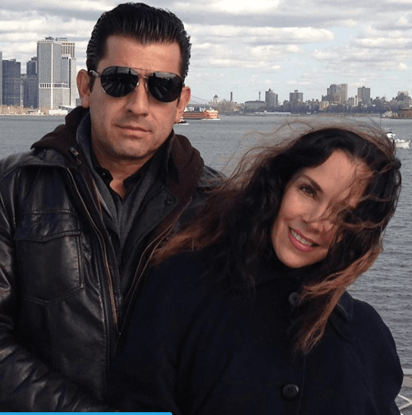 “Como siempre he dicho, 
<b>Isaías fue un hombre maravilloso</b>, buen esposo, porque así nos llamábamos, esposos. Te lo juro que estoy con sentimientos encontrados, ahorita es más mi alegría que el dolor”, confesó.