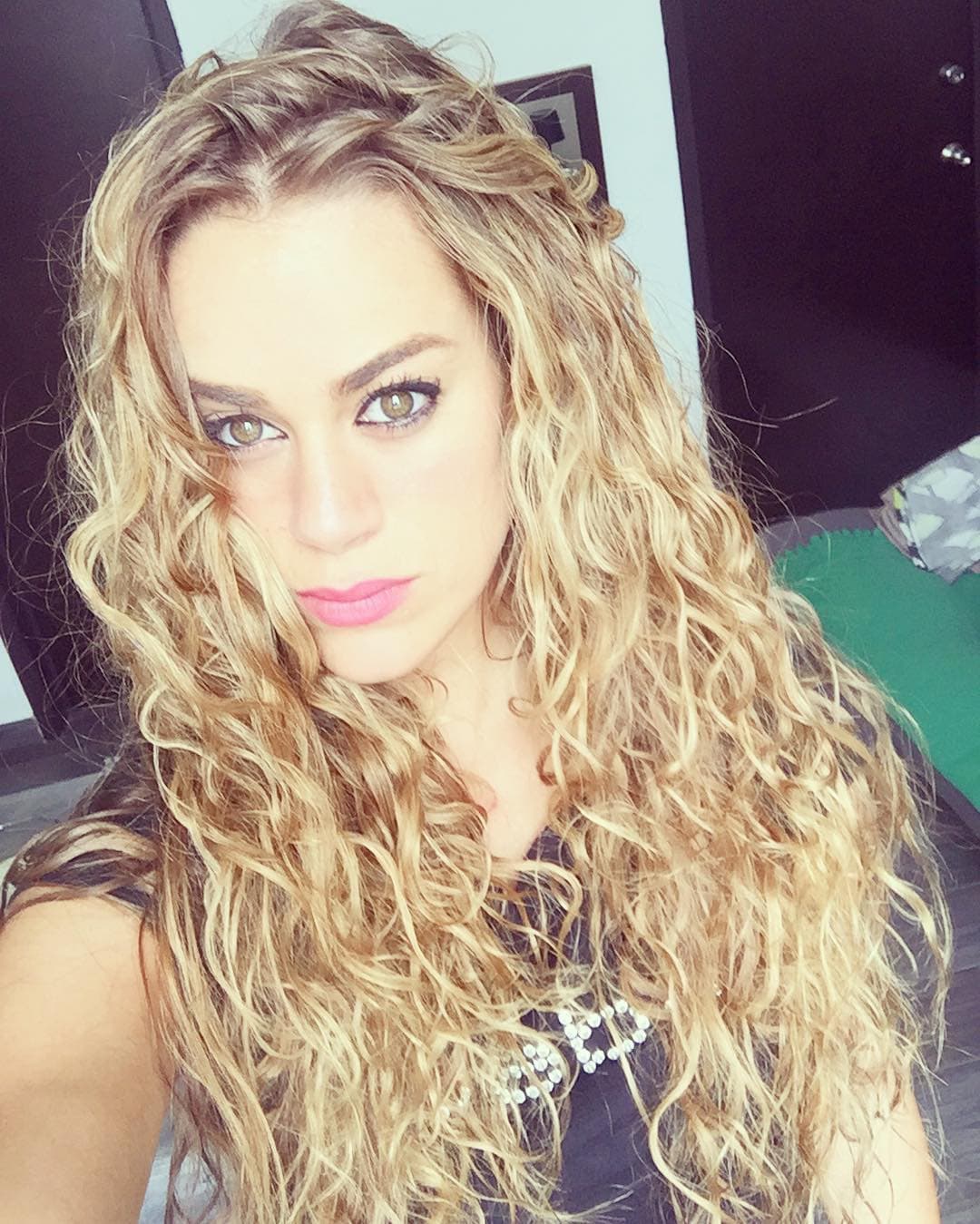 Candela nos sacó un montón de canas verdes con su maldad.