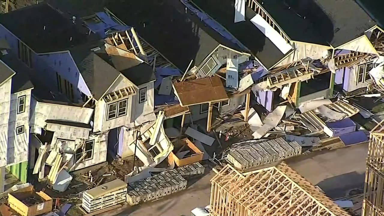 Tornados azotan Louisiana y Texas, donde decenas de miles de clientes quedaron sin electricidad