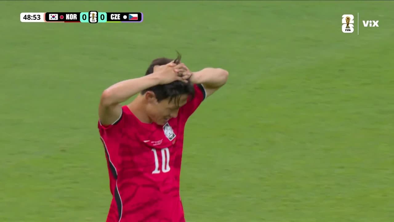 ¡La atajada imperdible de Matej Kovár que ahoga el grito de gol de Corea del Sur!