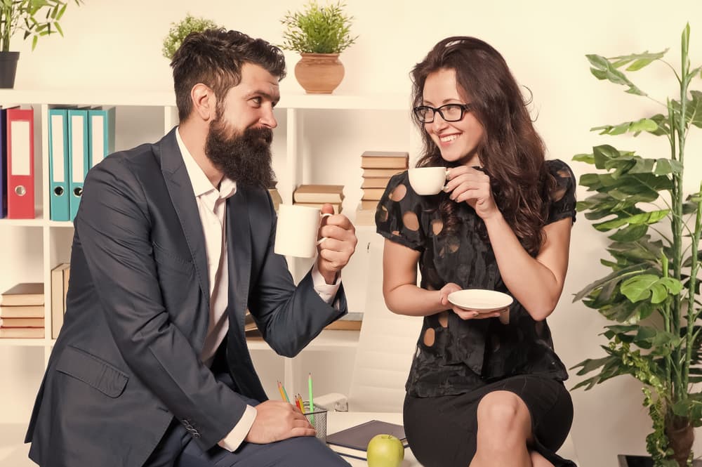 Hay una persona que no te había interesado hasta ahora que estará rondándote de manera persistente.