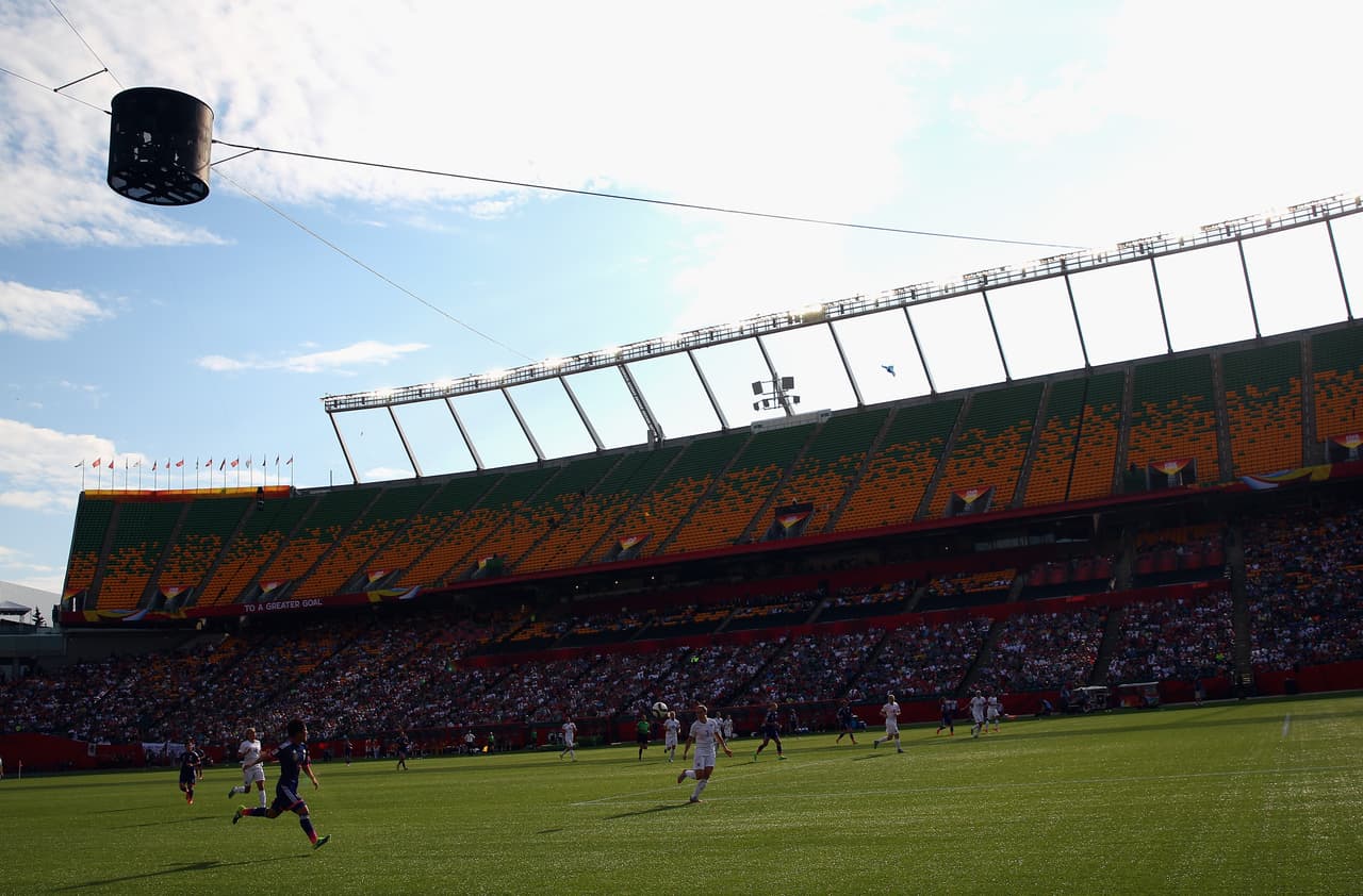 El estadio de
<b>Edmonton</b> se llama Commonwealth y tiene una capacidad de 56,302 espectadores.
<br>