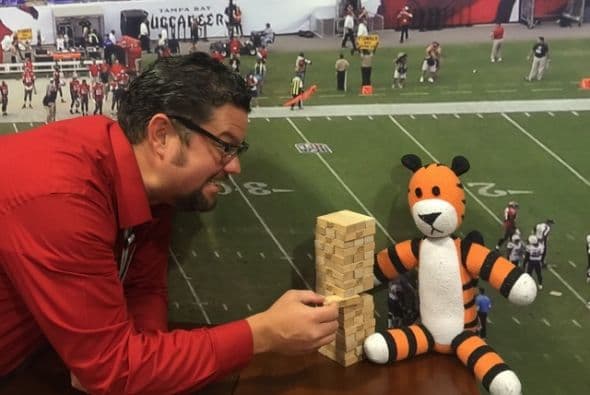 "No sé qué me pone más nervioso, el juego o su cara de susto"