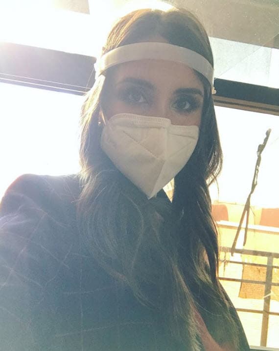 Dulce María admitió que le estaba costando dormir por el embarazo y por la situación que se vive por la pandemia de covid-19. Sin embargo, también se siente feliz porque próximamente será madre y trata de cuidarse "lo más que se pueda".