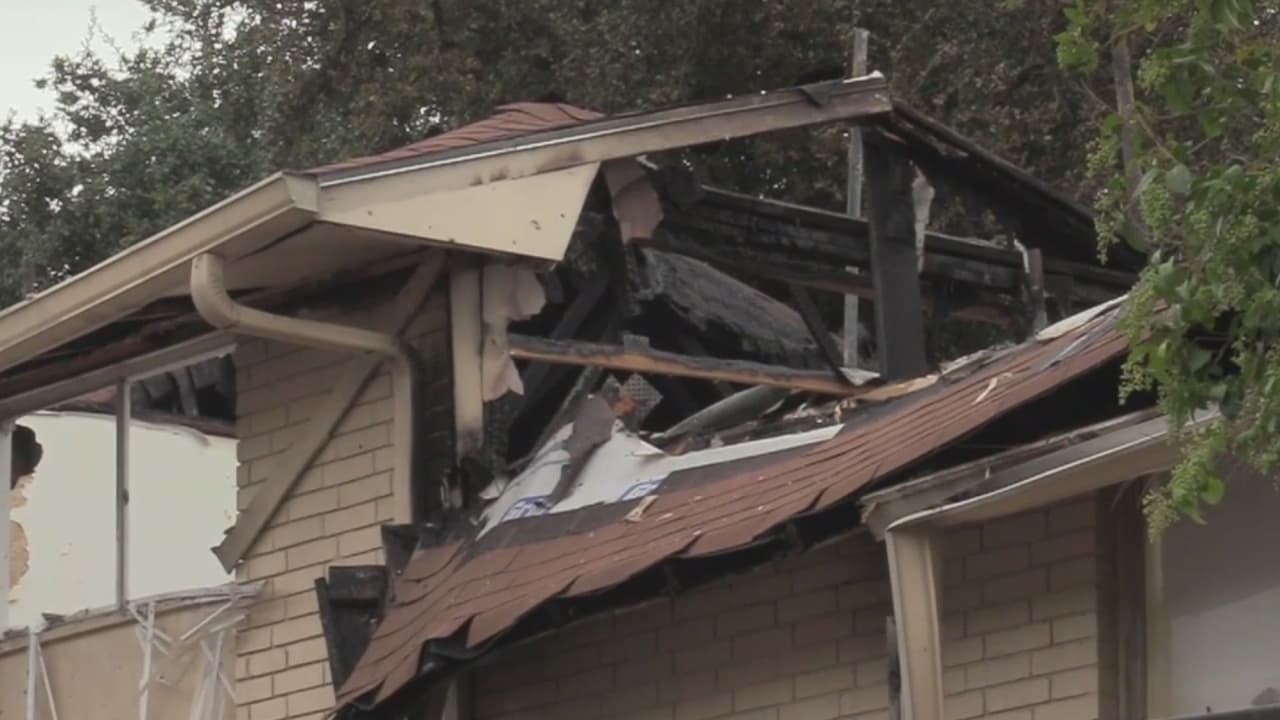Incendio en complejo de San Antonio dejó con serios daños a ocho departamentos