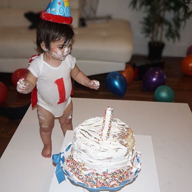 Alejandra Espinoza menciona que al llegar a casa debe hacerlo sin maquillaje, debido a que Matteo la come a besos.