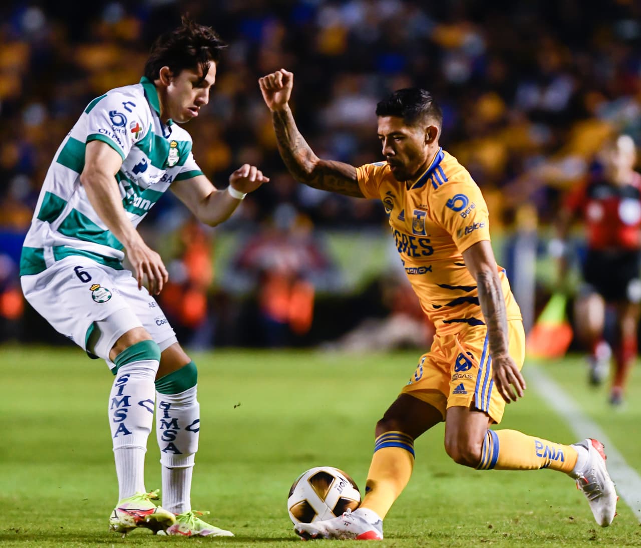 Carlos Salcedo fue el héroe de Tigres al marcar el gol que les dio la victoria sobre Santos y el pase a Semifinal.