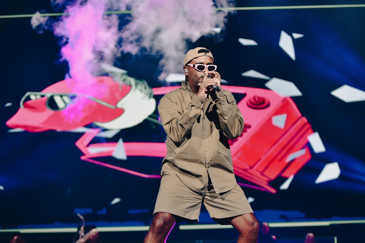 Con el ánimo del público bien arriba, cantaron varios de sus himnos del old school del reggaetón, hasta que el tiempo terminó y dejaron el escenario listo para Bizarrap.