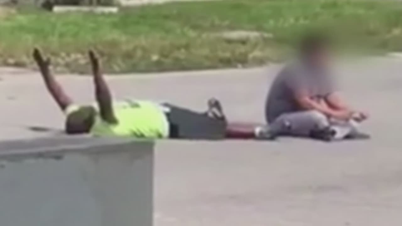 Sindicato de la policía dice que el disparo no iba para el terapeuta sino para el joven autista