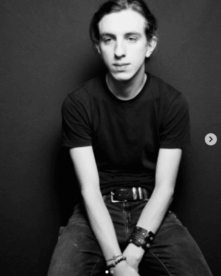 “Me recuerdas mucho a tu papi”, “Es la misma cara que la de su papá”, “Eres la viva imagen del gran Eduardo Palomo”, “Magnífico”, “Idéntico a su papá”, se lee en la caja de comentarios al pie del posteo.