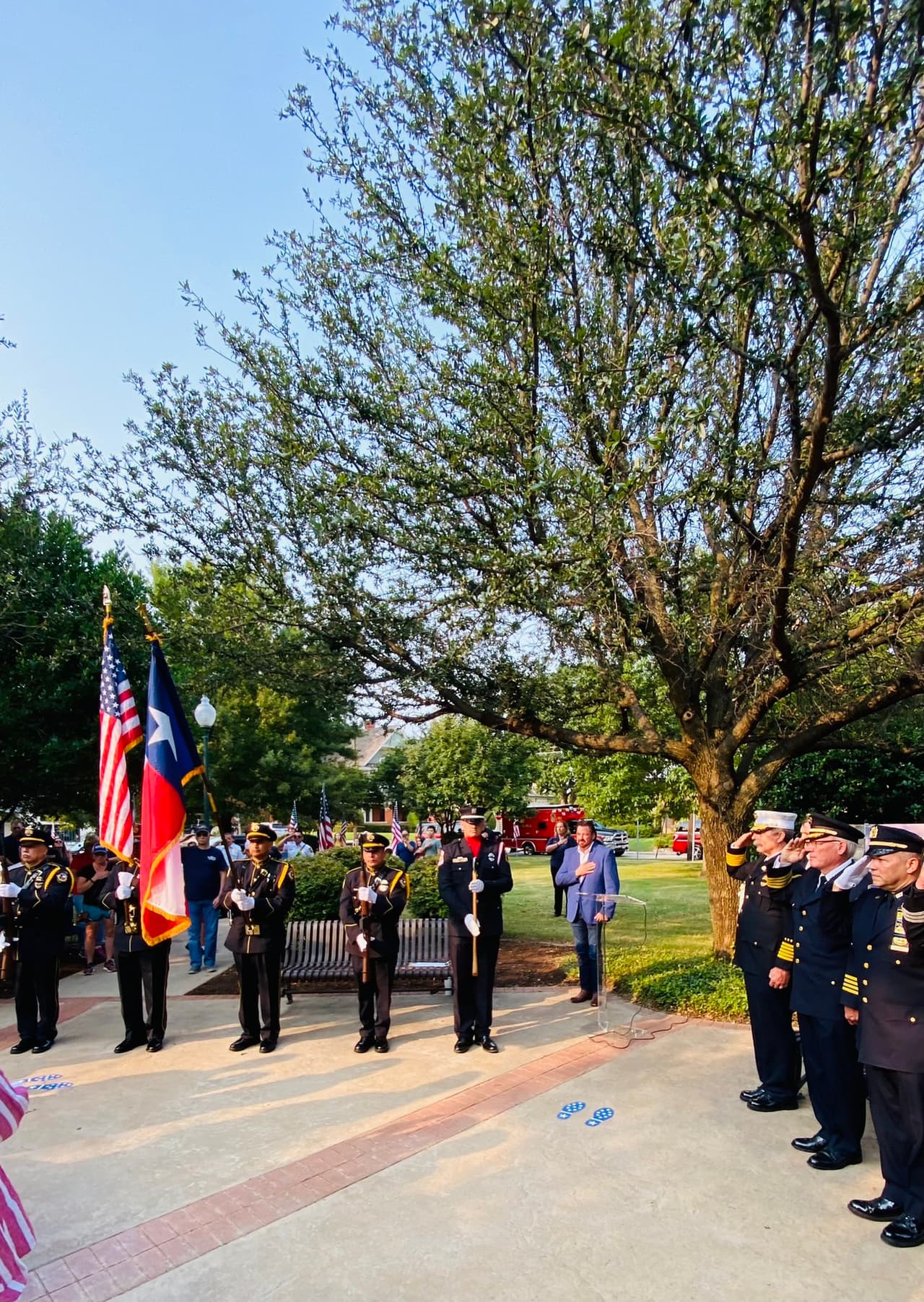 En McKinney también se llevó a cabo una ceremonia esta mañana para conmemorar las más de 3,000 personas que fallecieron hace 20 años.