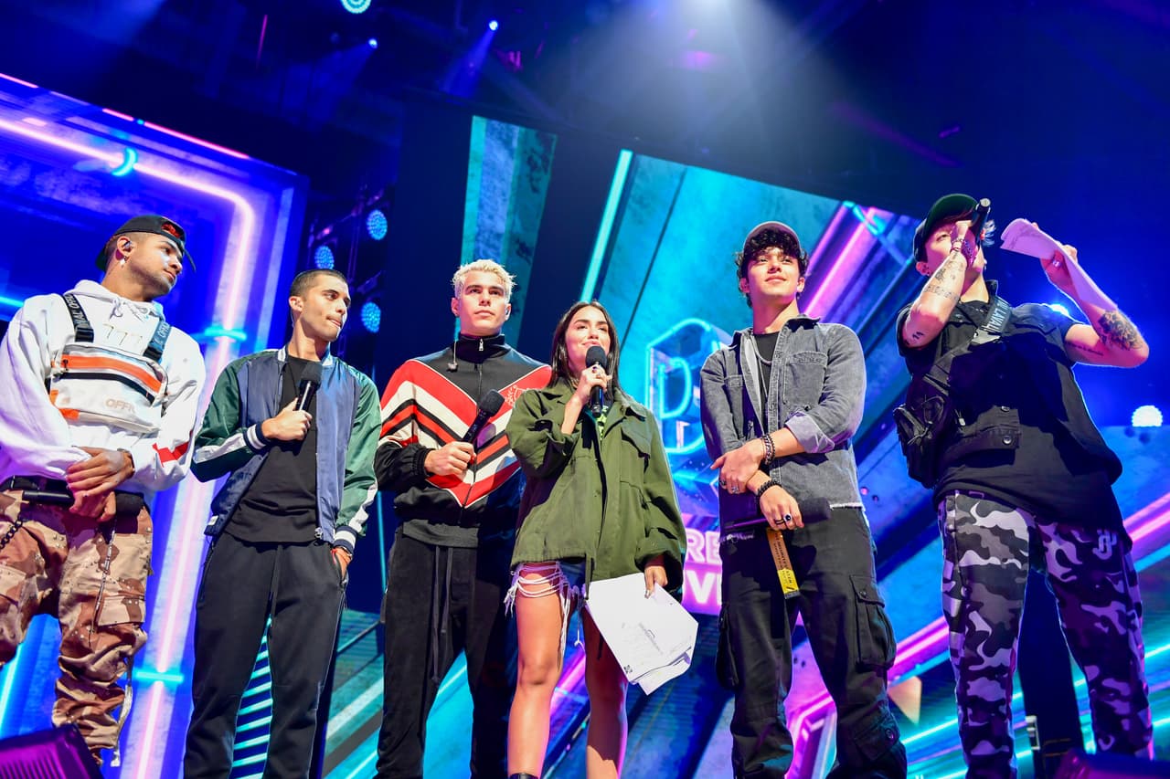 Quienes no han dejado de trabajar durante tres días de ensayos son Lali y los chicos de CNCO, quienes también estarán a cargo de la conducción.