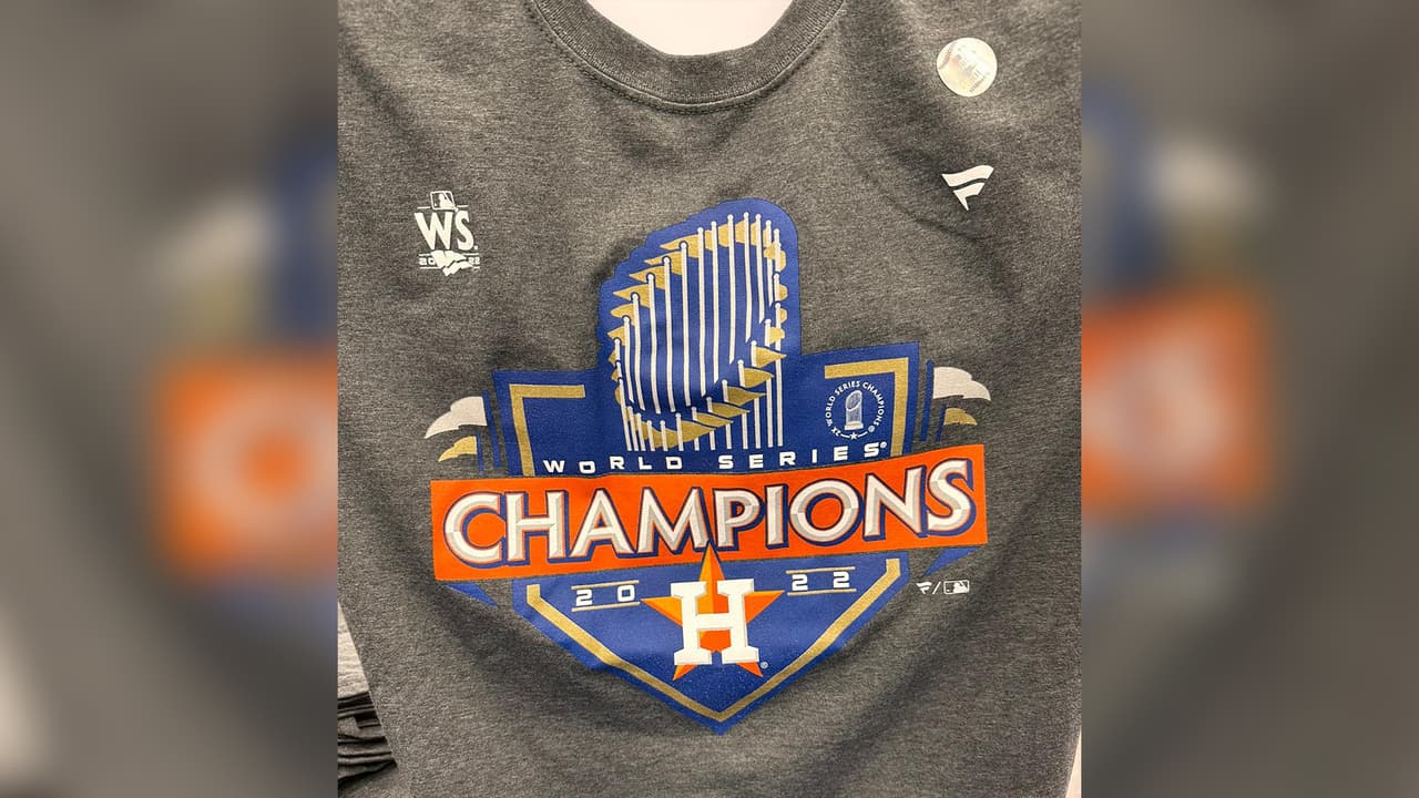 Las largas filas de fanáticos para entrar en la tienda ocurrió minutos después de terminar el sexto juego de la Serie Mundial.