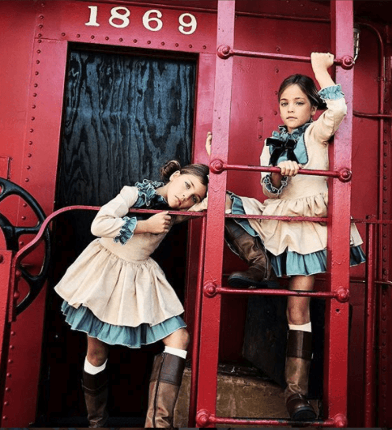 En diez meses las niñas de siete años han logrado acumular 483,000 seguidores en su cuenta en 
<b><a href="https://www.instagram.com/clementstwins/?hl=en">Instagram</a>,</b> manejada por su madre Jaqi Clements.