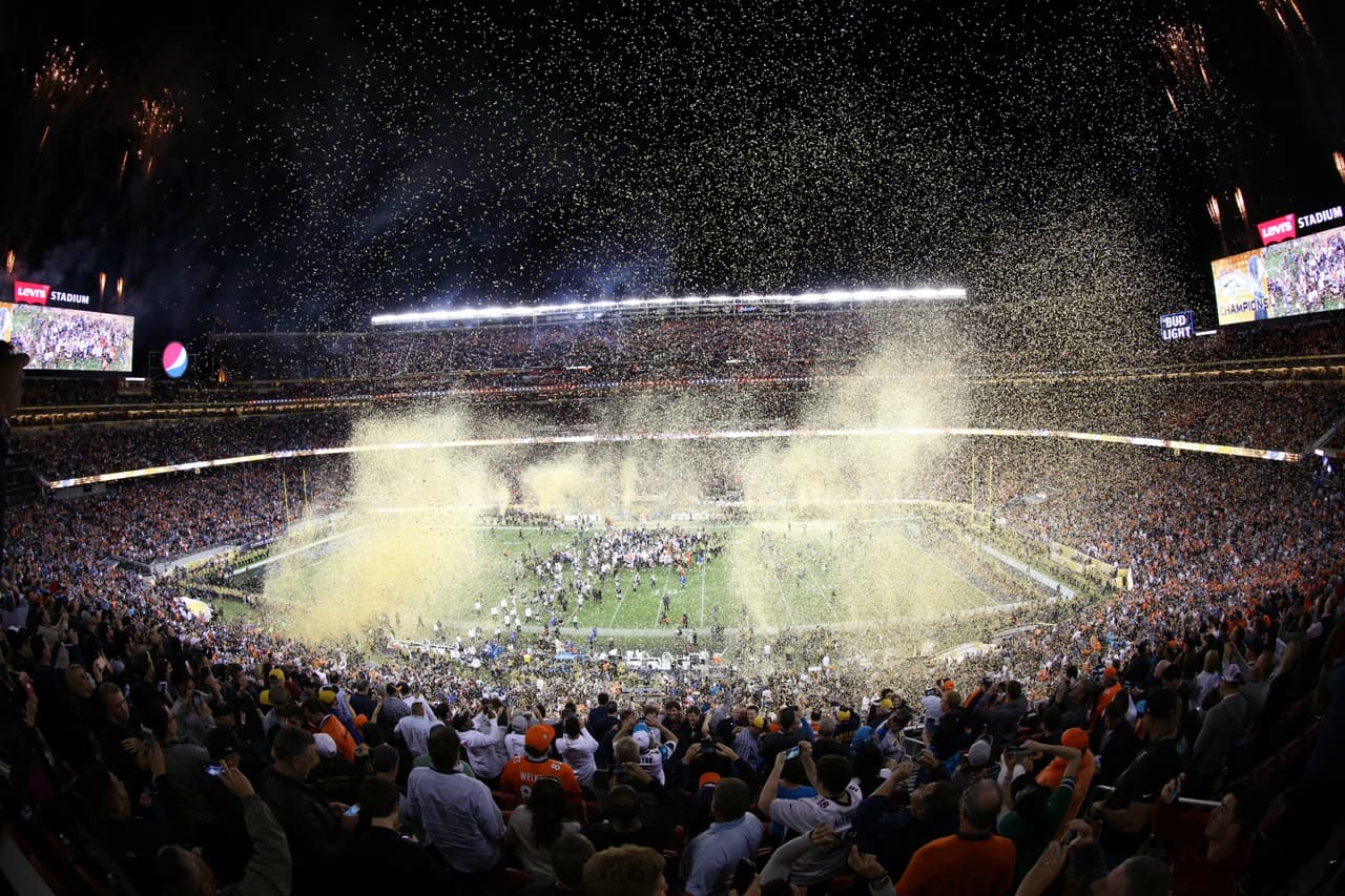 Así celebraron los Denver Broncos y su afición su triunfo en el Super Bowl 50 ante los Carolina Panthers 24-10.