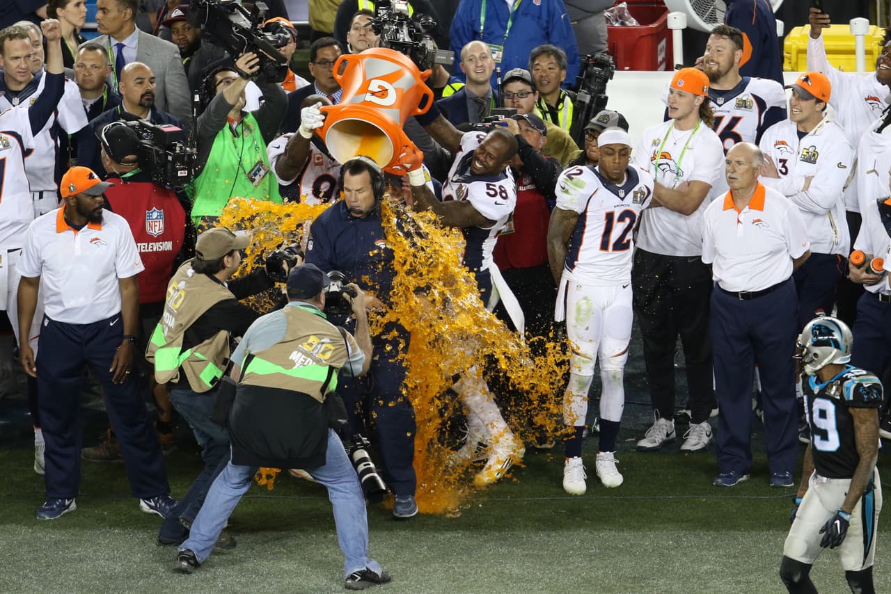 Así celebraron los Denver Broncos y su afición su triunfo en el Super Bowl 50 ante los Carolina Panthers 24-10.