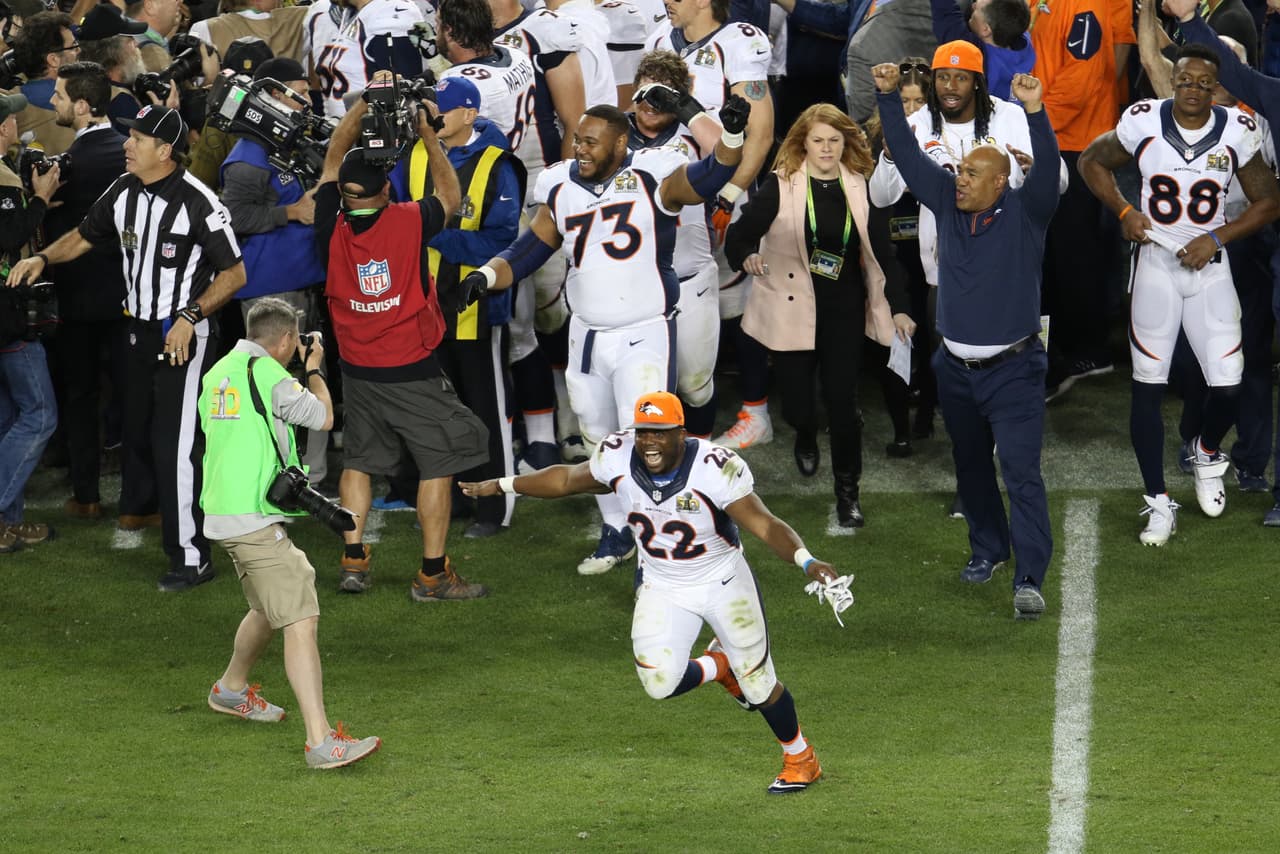 Así celebraron los Denver Broncos y su afición su triunfo en el Super Bowl 50 ante los Carolina Panthers 24-10.