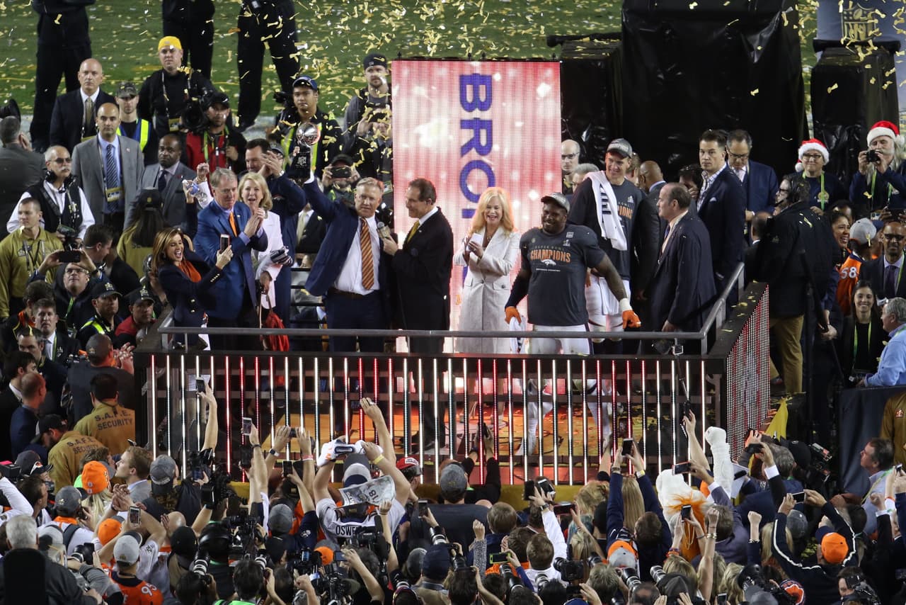 Así celebraron los Denver Broncos y su afición su triunfo en el Super Bowl 50 ante los Carolina Panthers 24-10.
