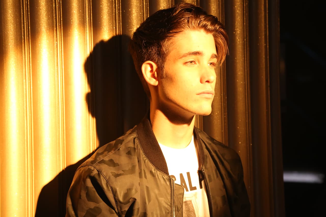 Abdiel, Fabyán, Alondra, Sofía, Verónica y Abel formaron la banda 
<b>Milenios</b>. “Cake by the ocean” fue el tema de su videoclip. Durante las grabaciones los chicos se diviertieron y hasta se sonrojaron al enterarse que había escena de beso.