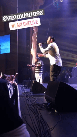 Los reggaetoneros Zion y Lenox se apropiaron del recinto de Manhatan y compartió lo mejor de su música con sus miles de fans que llenaron totalmente el lugar.