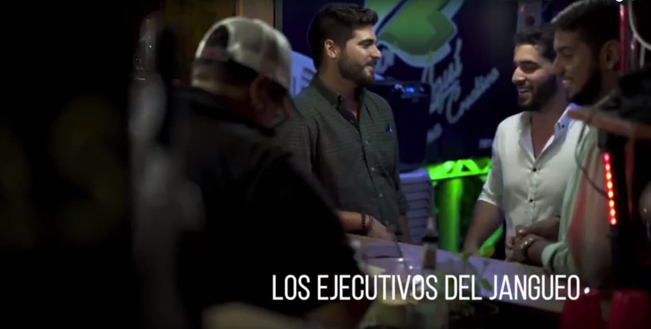 El anuncio 'Los Ejecutivos del Jangueo' es tan malo, que es bueno para las redes