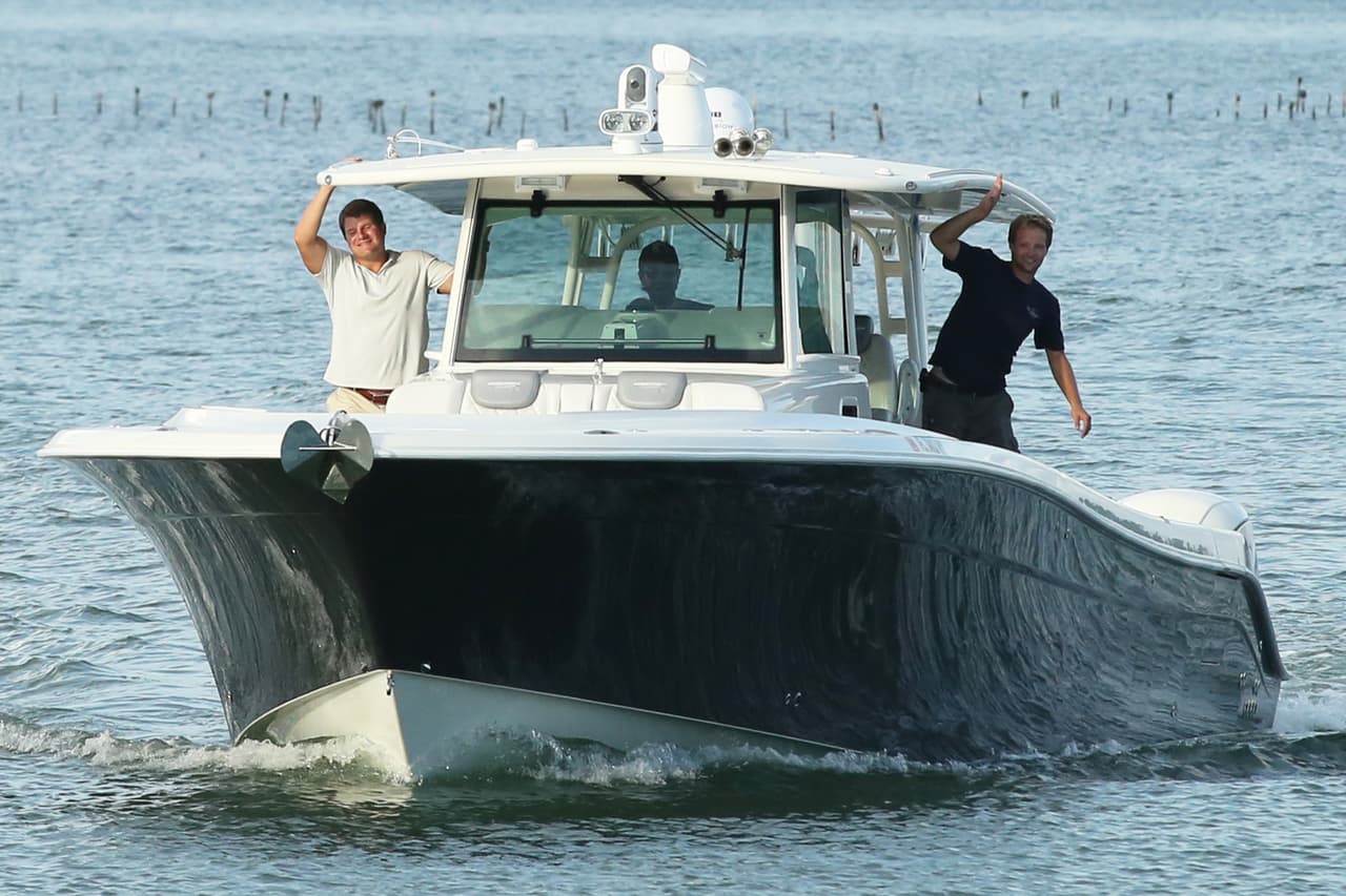 Y con ellos se fue a recorrer la bahía. ¡Estaban encantados!