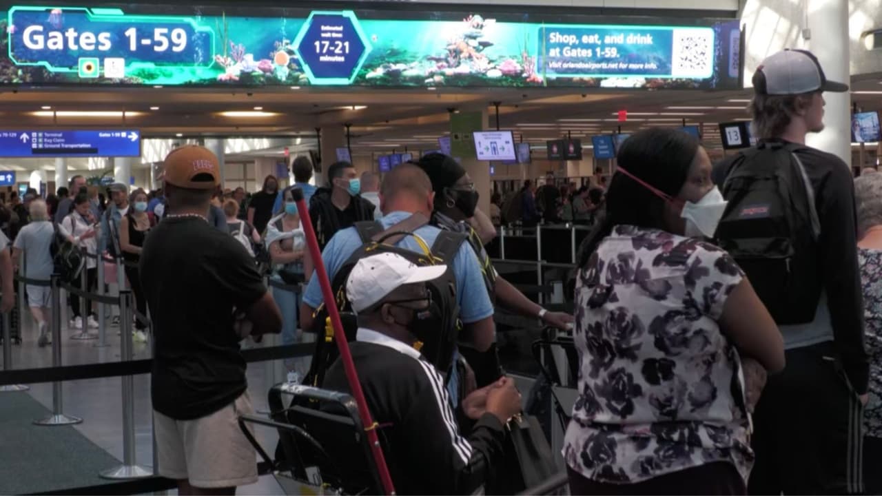 Con retrasos y cancelaciones de vuelos comienza el feriado del 4 de Julio en el Aeropuerto Internacional de Orlando