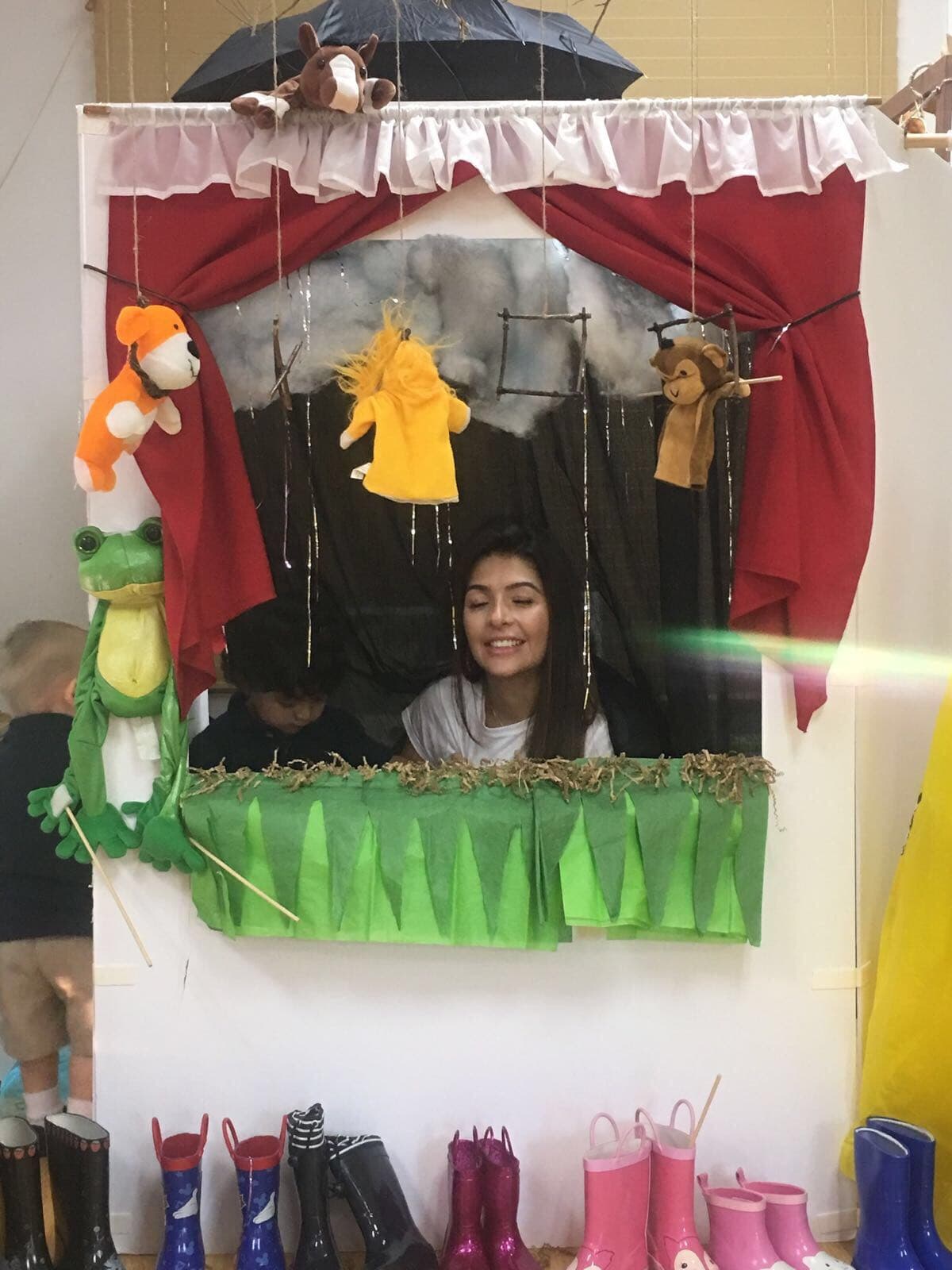 Catalina Mesa estaba feliz de poder alegrar a los niños y al mismo tiempo estimular su imaginación.