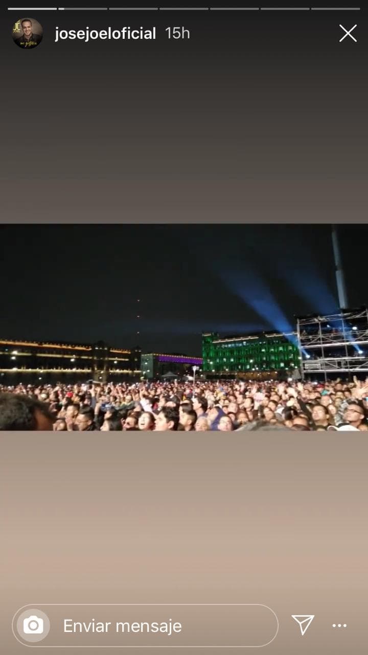 La cita fue en el Zócalo de la Ciudad de México en donde miles de fanáticos asistieron para honrar la memoria del 'Príncipe de la Canción' y entonar a todo pulmón sus grandes éxitos.