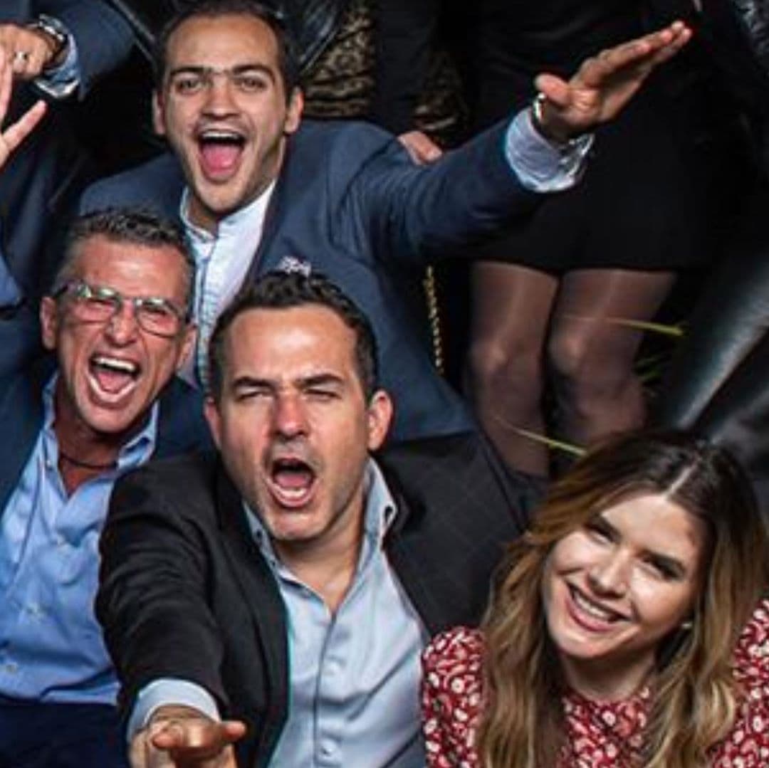 Carlos Calderón también hizo de las suyas en las fotos y aquí su cara graciosa.